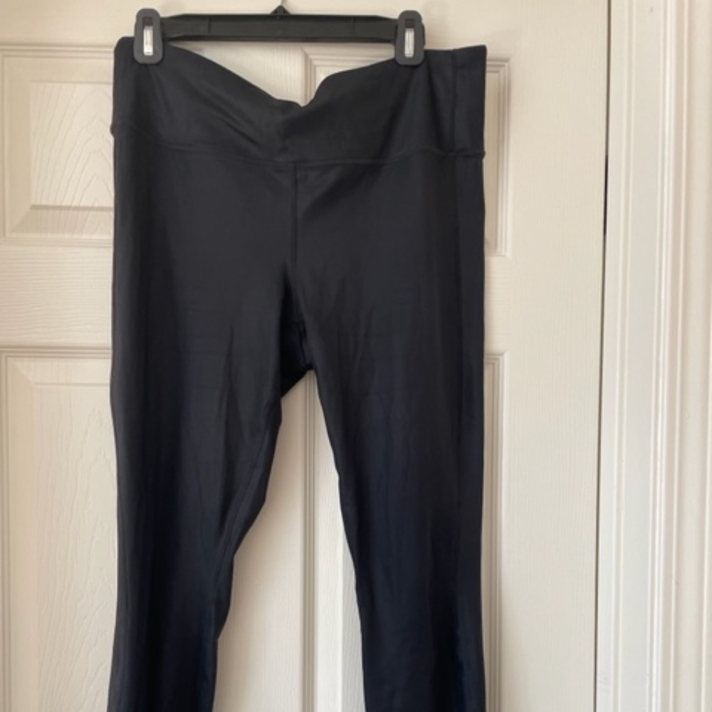 Athlete shiny black leggings